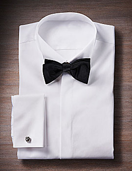 白色,燕尾服衬衣,领结,袖扣,棚拍,木质背景