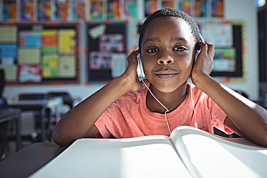 男孩,听,音乐,耳机,书桌,头像,教室