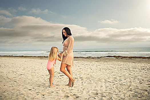 少妇,握手,女儿,海滩