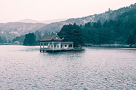 庐山如琴湖