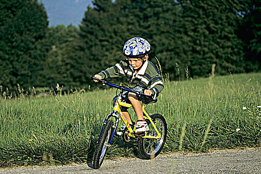 小男孩,自行车