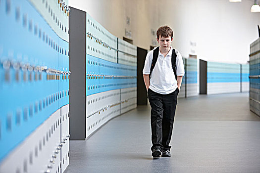 不开心,男生,走,一个,学校,走廊