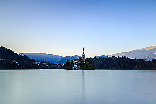斯洛文尼亚布莱德湖上的黄昏美景