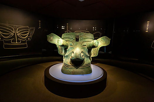 四川廣漢三星堆博物館青銅縱目面具（商代晚期，1986年三星堆二號祭祀坑出土）