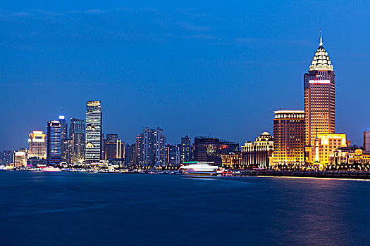 繁华的上海外滩夜景