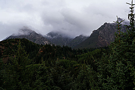 马蹄寺祁连山