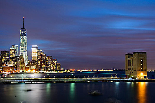码头,哈得逊河,市区,西部,天际线,世界金融中心,一个,世贸中心,左边,黄昏,下曼哈顿,纽约,美国