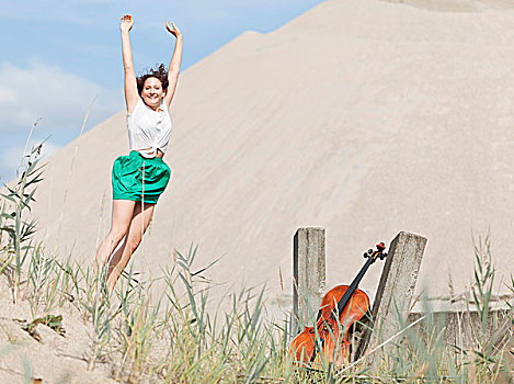 年轻,女人,大提琴,沙,海滩