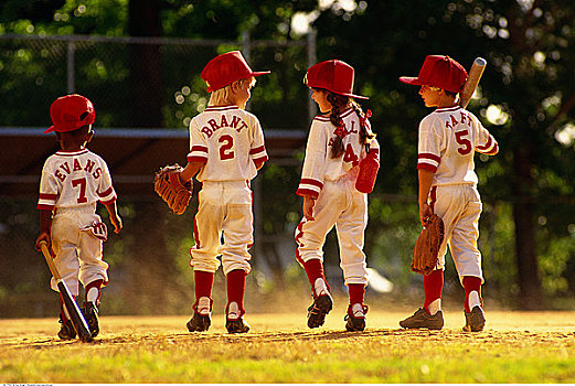 后视图,少年棒球联赛,棒球手,走,户外