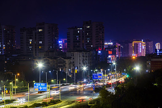 桂林市漓江桥上的城市风光夜景