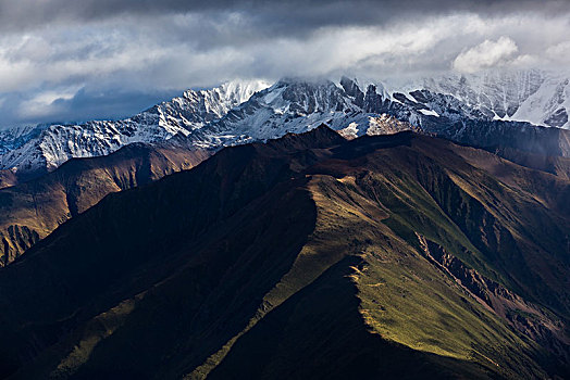 贡嘎山