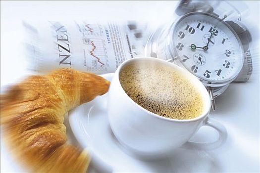 一杯咖啡,牛角面包,闹钟,象征,急促,早餐