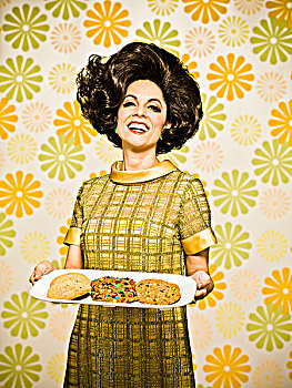 女人,20世纪60年代,风格,连衣裙,花,壁纸,拿着,大浅盘,饼干
