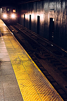 地铁,前灯,到达,地铁站台,时代广场,纽约,美国