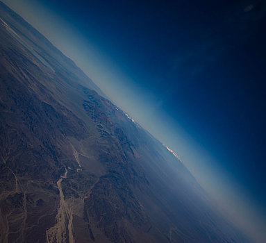 俯瞰新疆大漠