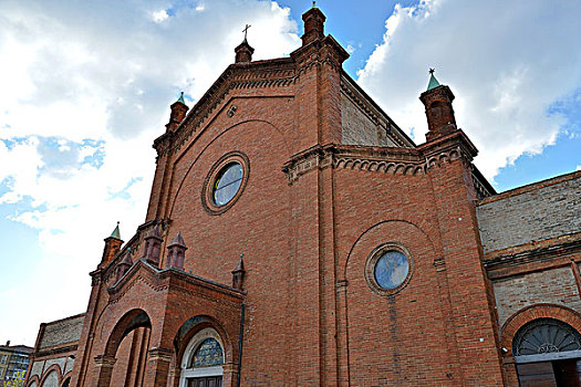 教堂,百年,阿西尼城