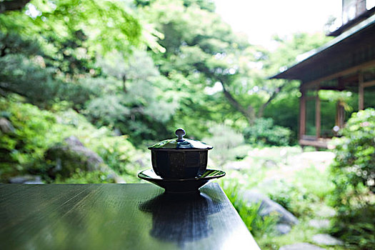 遮盖,茶杯,碟,桌上,日式庭园,背景