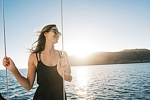 女人,享受,风景,帆船,圣地亚哥湾,加利福尼亚,美国