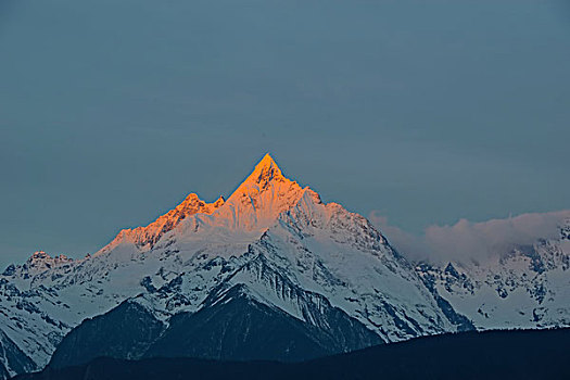 日照金山