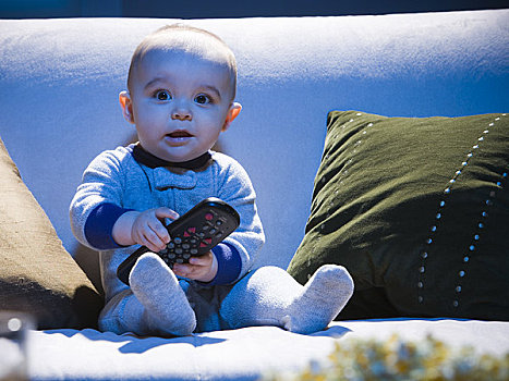 婴儿,沙发,电视遥控器