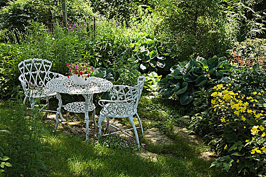 白色,金属,花园桌,椅子,住宅,后院,魁北克城,魁北克省,加拿大,北美