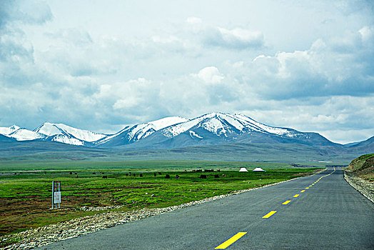 雪山草原公路