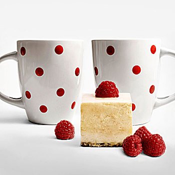 块,树莓蛋糕,两个,杯子