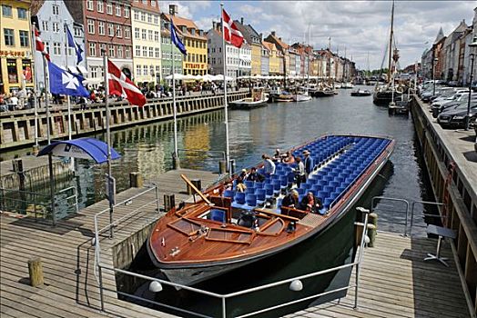 游船,纽哈温运河,哥本哈根,丹麦,斯堪的纳维亚,欧洲