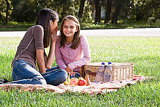 两个女孩,野餐,公园