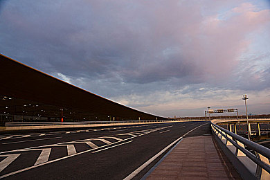 白云机场跑道图片