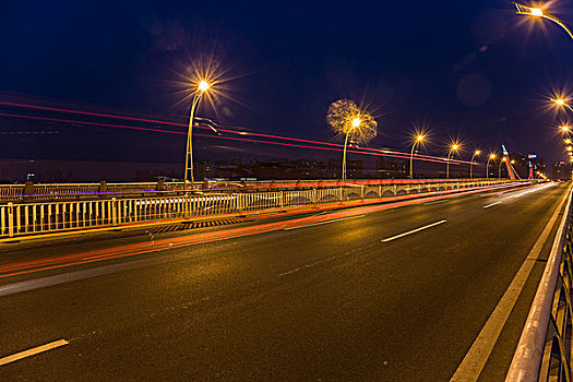 城市桥梁夜景