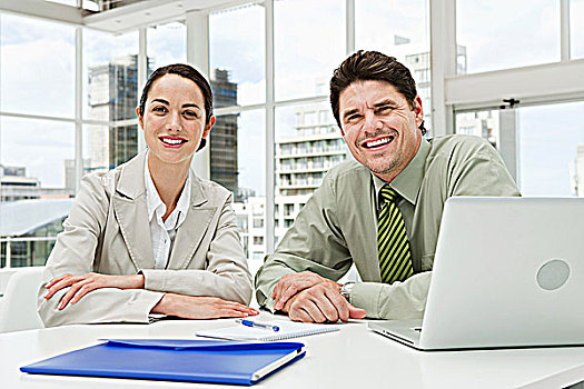 商务人士,职业女性,会面,办公室,笔记本电脑