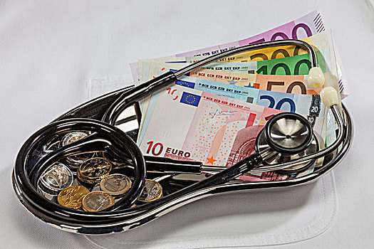 医生,外套,胸袋,肾脏,盘子,听诊器,欧元,钞票,欧元硬币,特写,象征,费用,堕落,贿赂