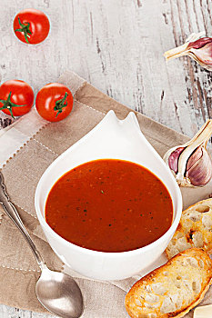 西红柿汤,背景