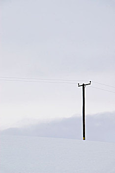 电话,杆,电讯,深,雪,山顶,天际线,低,云,背景,苏格兰