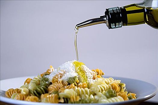 橄榄油,添加,盘子,意大利面