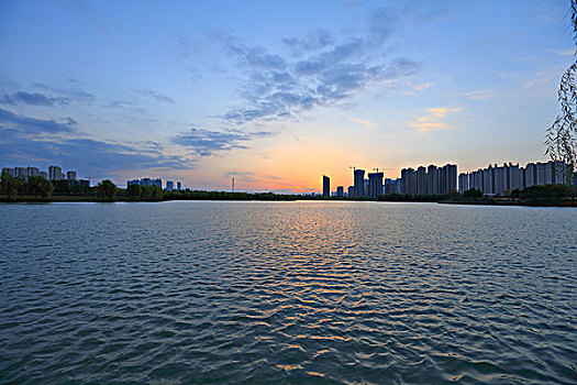 城市,朝霞湖泊