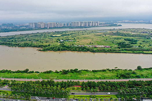 航拍海南海口府城镇农场,南渡江水道沙洲岛屿