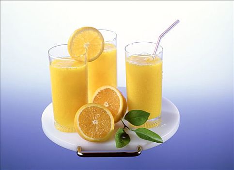 三个,玻璃杯,橙汁,托盘