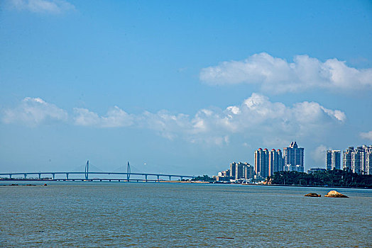 珠海海韵城远眺港珠澳大桥