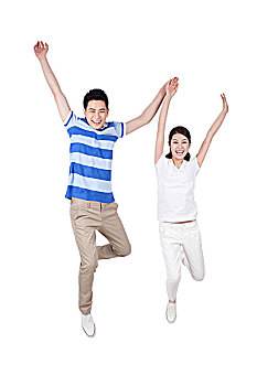 一个青年男人和一个青年女人牵手跳跃