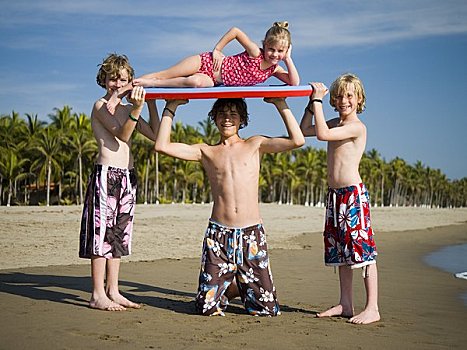 三个男孩,姐妹,玩,海滩
