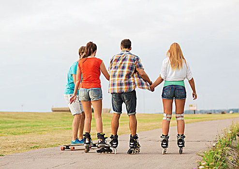 休假,度假,喜爱,友谊,概念,群体,青少年,滑旱冰,滑板,骑,室外,背影
