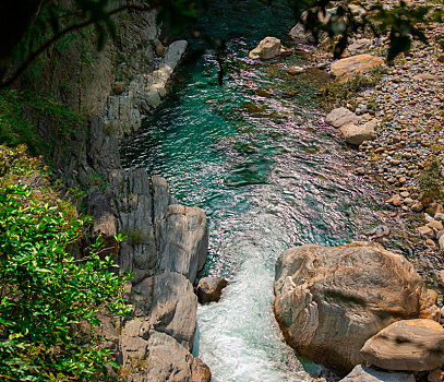 花莲太鲁阁风景区,砂卡礑溪川流的瀑布