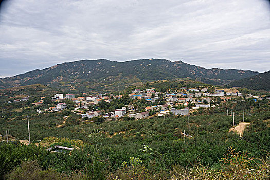沂蒙山区的小山村