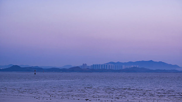 海对面远山如黛