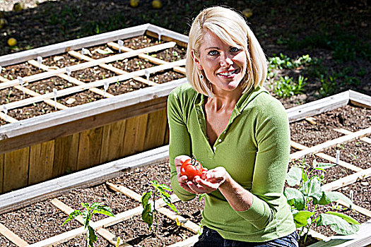 女人,番茄植物,后院