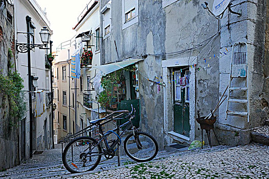 特色,阿尔法马区,场景,狭窄,小巷,楼梯,自行车,老城,里斯本,葡萄牙,欧洲