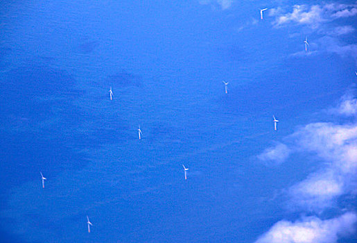 英吉利海峡上的海上风力发电车群