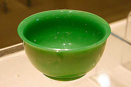绿色玻璃碗一对,清